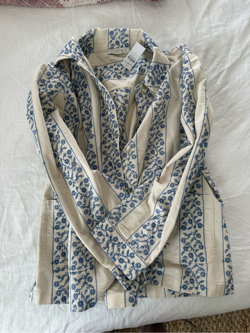Loft Women’s Cream & Blue Patterned/Floral Chore Jacket NWT - Picture 6 of 8
